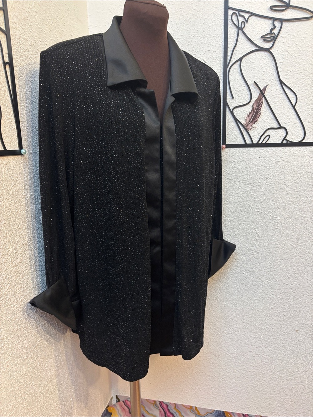 Vintage 1980/1990’s R&M Collection black sparkle long sleeve blouse. Size XL